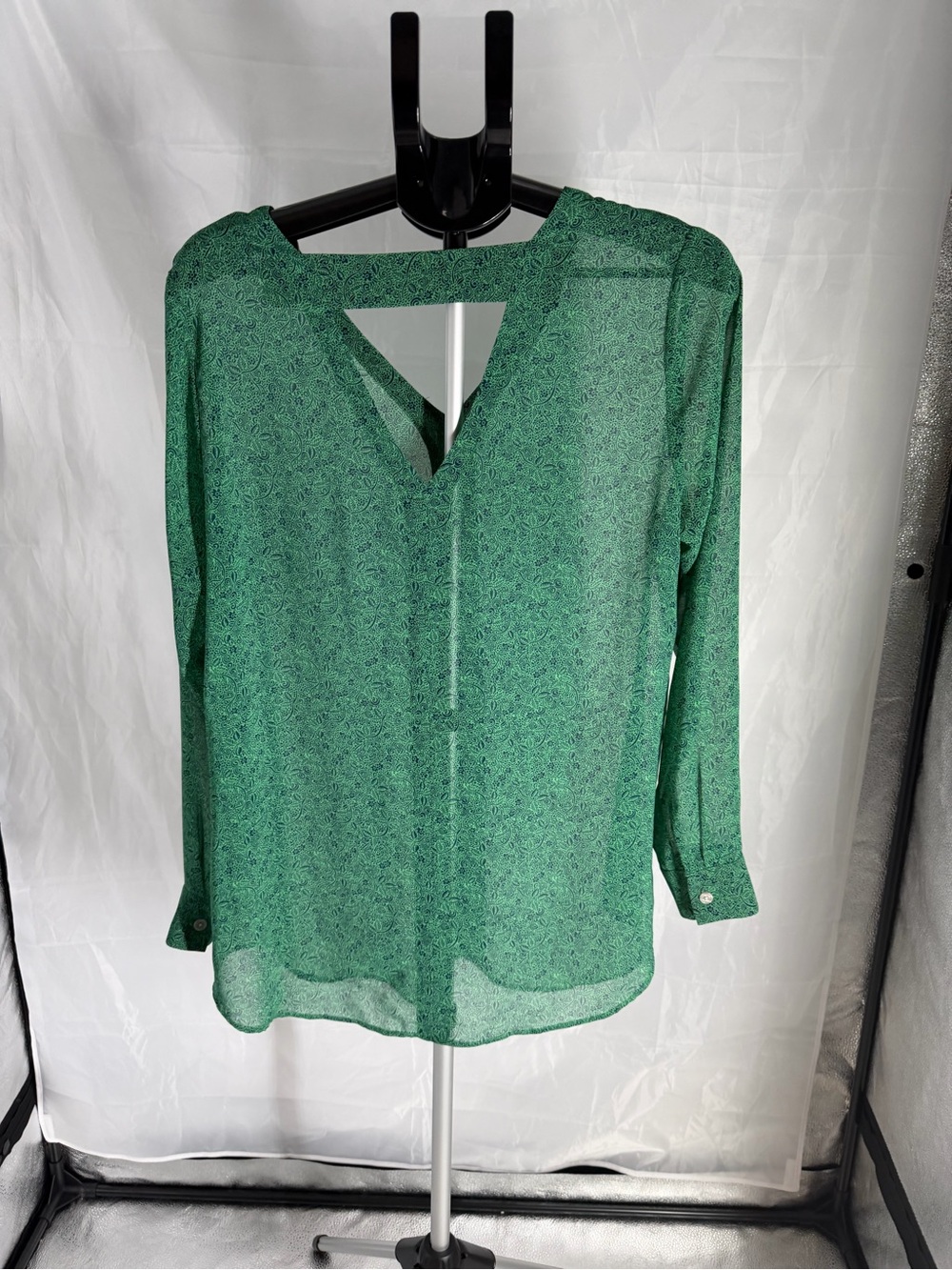 Cabi Women top Sz Lg green sheer  Print Long Sleeved oversized Blouse Office
